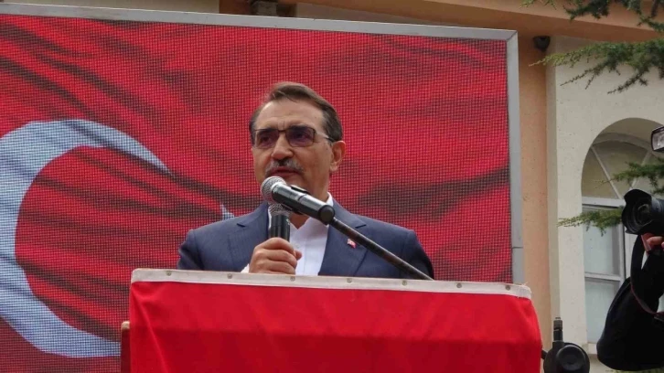 Bakan Dönmez: "Trabzon’a, Rize’ye giderler milliyetçi kesilirler. Diyarbakır’a giderler özerklik getireceğiz derler"
