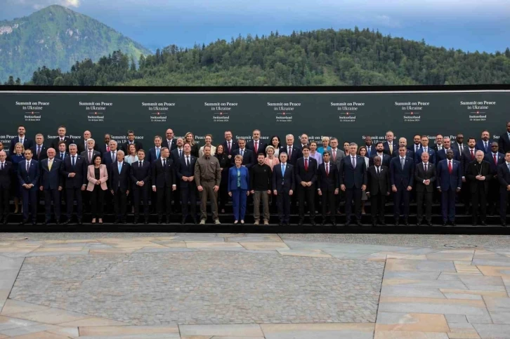 Bakan Fidan, Ukrayna Konferansı aile fotoğrafı çekimine katıldı
