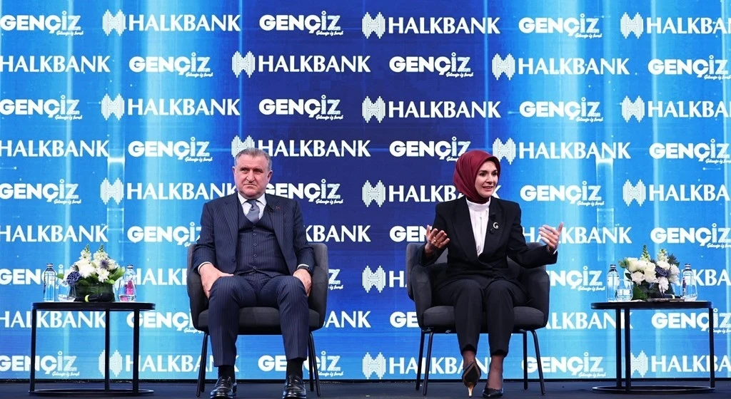 Bakan Göktaş, “Yıllarca okul sonrası kasiyerlik yaptım, Avrupa’nın ilk başörtülü milletvekili oldum”
