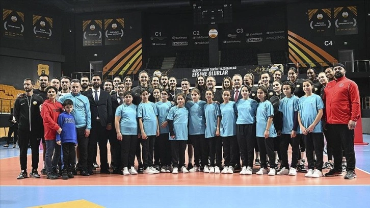 Bakan Kasapoğlu ile Guidetti, Kars'tan gelen kız voleybolcularla İstanbul'da buluştu