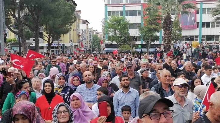 Bakan Kasapoğlu’ndan Togg’la Manisa’da ilçe turu
