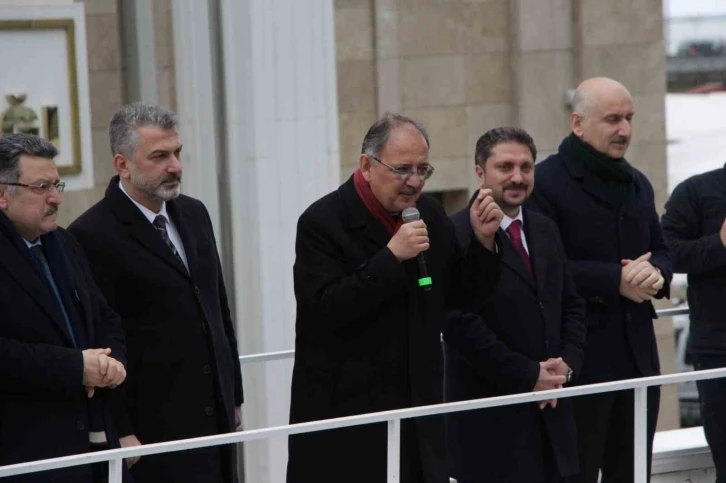 Bakan Özhaseki: “Her güzelin bir kusuru olduğu gibi bu coğrafyanın da iki tane kusuru var; İkisi de yerin altında”
