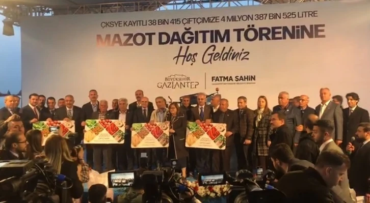 Bakan Şimşek, Gaziantep’te çiftçilere mazot ve sertifikalı tohum dağıttı
