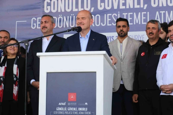 Bakan Soylu, Cerablus’ta ‘Güvenli Gönüllü Onurlu Geri Dönüş Projesi’nin temel atma törenine katıldı
