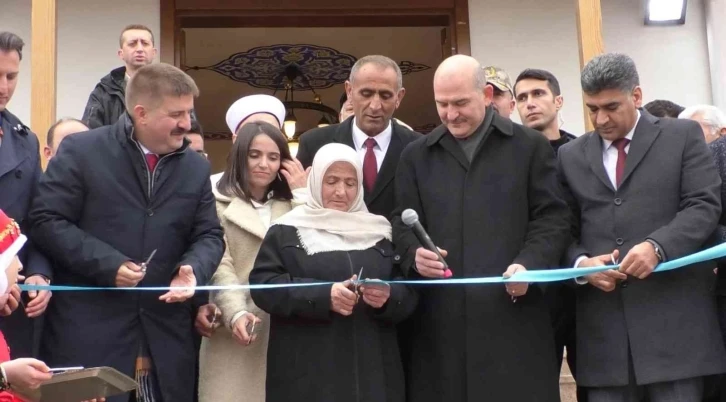 Bakan Soylu, Iğdır’da şehit asker adına yaptırılan cami ve Kur’an kursunun açılışını yaptı
