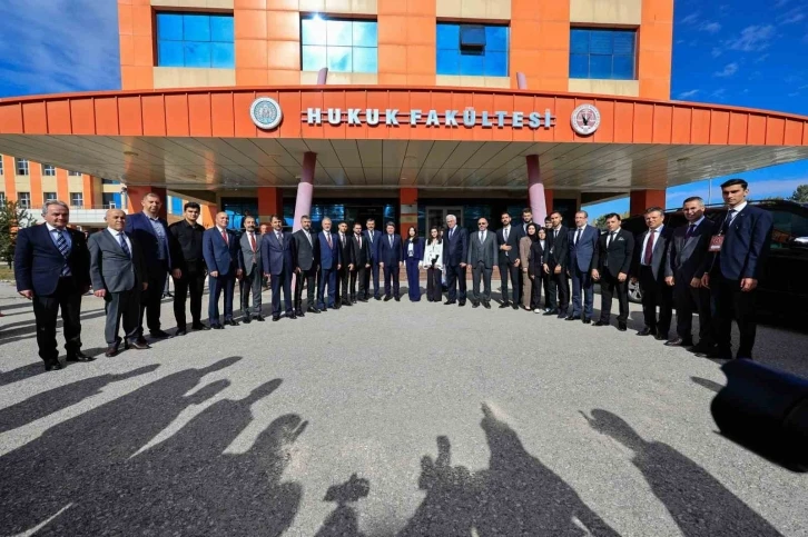 Bakan Tunç; “A.Ü. Hukuk mezunları başarılı”
