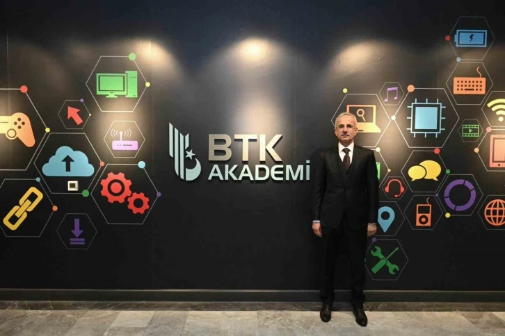 Bakan Uraloğlu, BTK Akademi’nin mobil uygulamasının kullanıma açıldığını duyurdu
