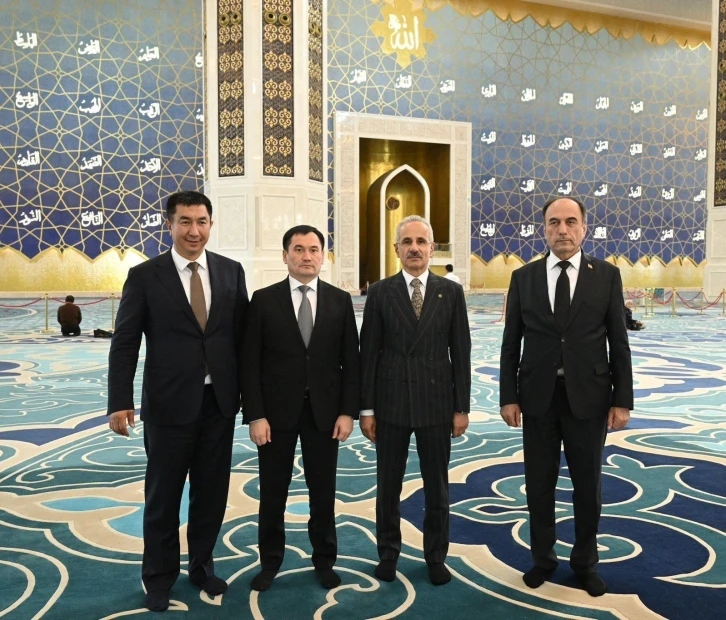 Bakan Uraloğlu, Kazakistan Ulaştırma Bakanı Karabayev ile bir araya geldi
