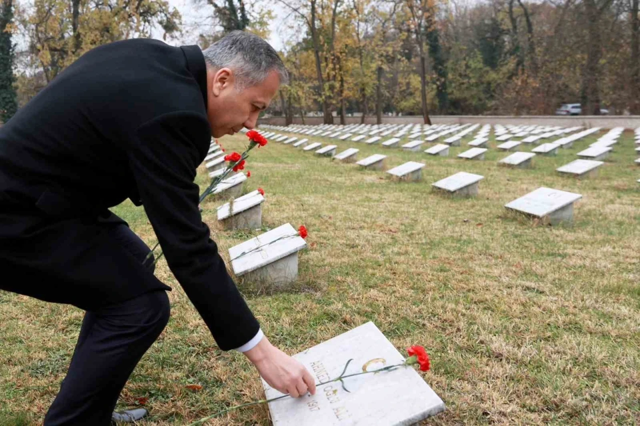 Bakan Yerlikaya, Budapeşte’de Galiçya Türk Şehitliğini ziyaret etti