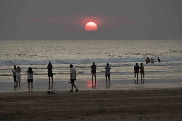 Bali’ye giden yabancı turistler 10 dolar vergi ödeyecek
