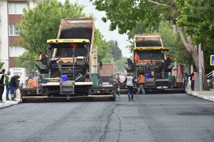 Balıkesir Büyükşehir, deforme olan caddeleri yeniliyor
