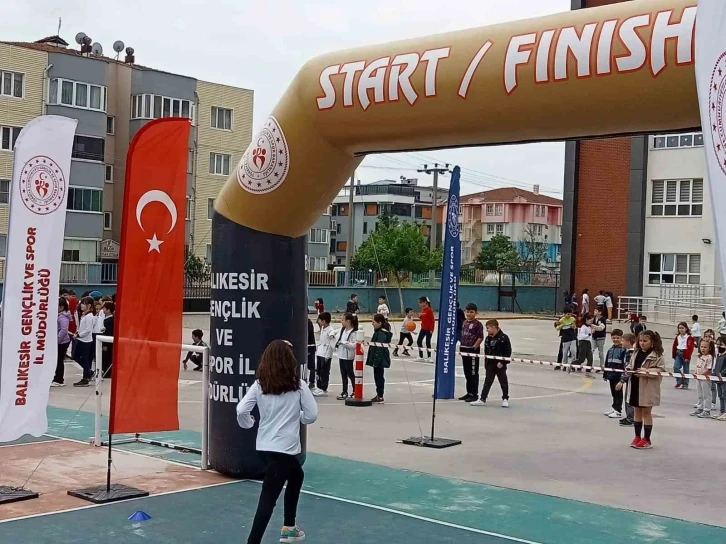 Balıkesir’de çocuk atletizm şenlikleri yapıldı
