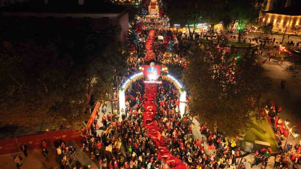 Balıkesir’de Cumhuriyet coşkusu sokaklara sığmadı
