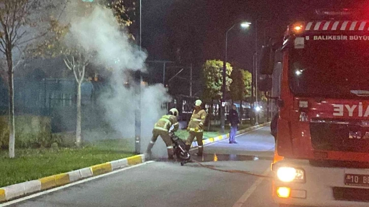 Yanan motoru itfaiye ekipleri söndürdü