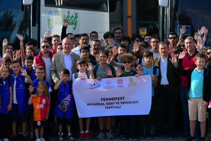 Balıkesirli gençler Teknofest İzmir’e katıldı
