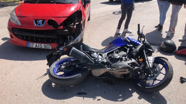 Bandırma’da motosiklet ile otomobil çarpıştı, 1 kişi yaralı
