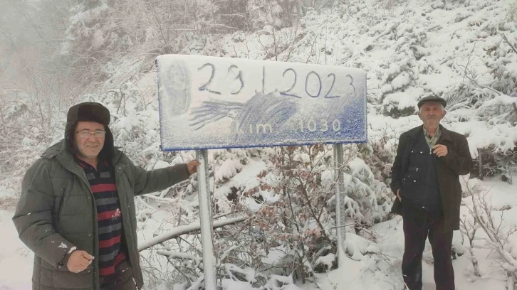 Yüksek kesimlerine kar yağışı başladı