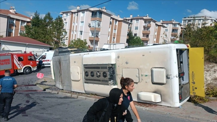 Başakşehir'de devrilen İETT otobüsündeki 5 kişi yaralandı