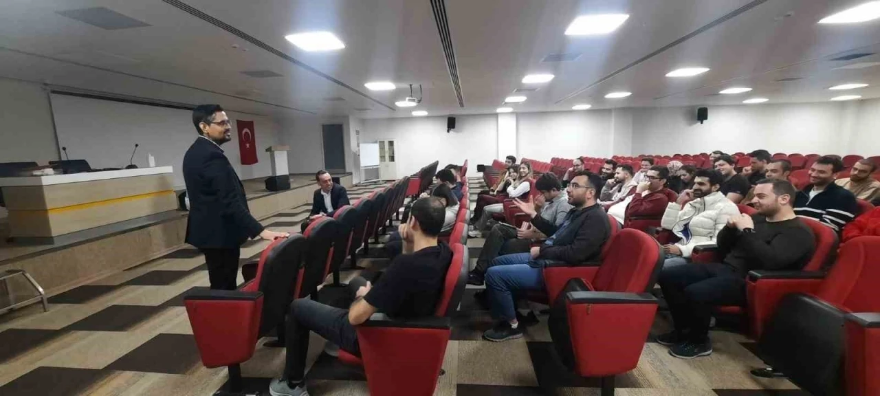 Başhekim Ergenç, yeni atanan acil uzmanları ve pratisyen hekimlerle bir araya geldi
