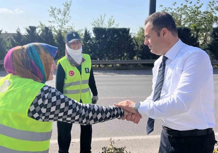 Başkan Ahmet Akın’dan emekçi kadınlara sürpriz ziyaret
