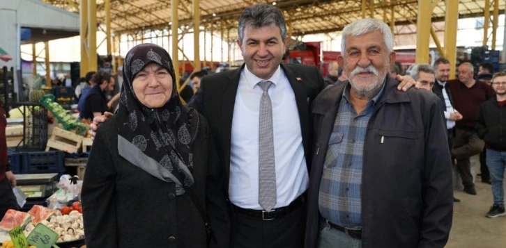 Başkan Akel, pazarcı esnafı ile bir araya geldi
