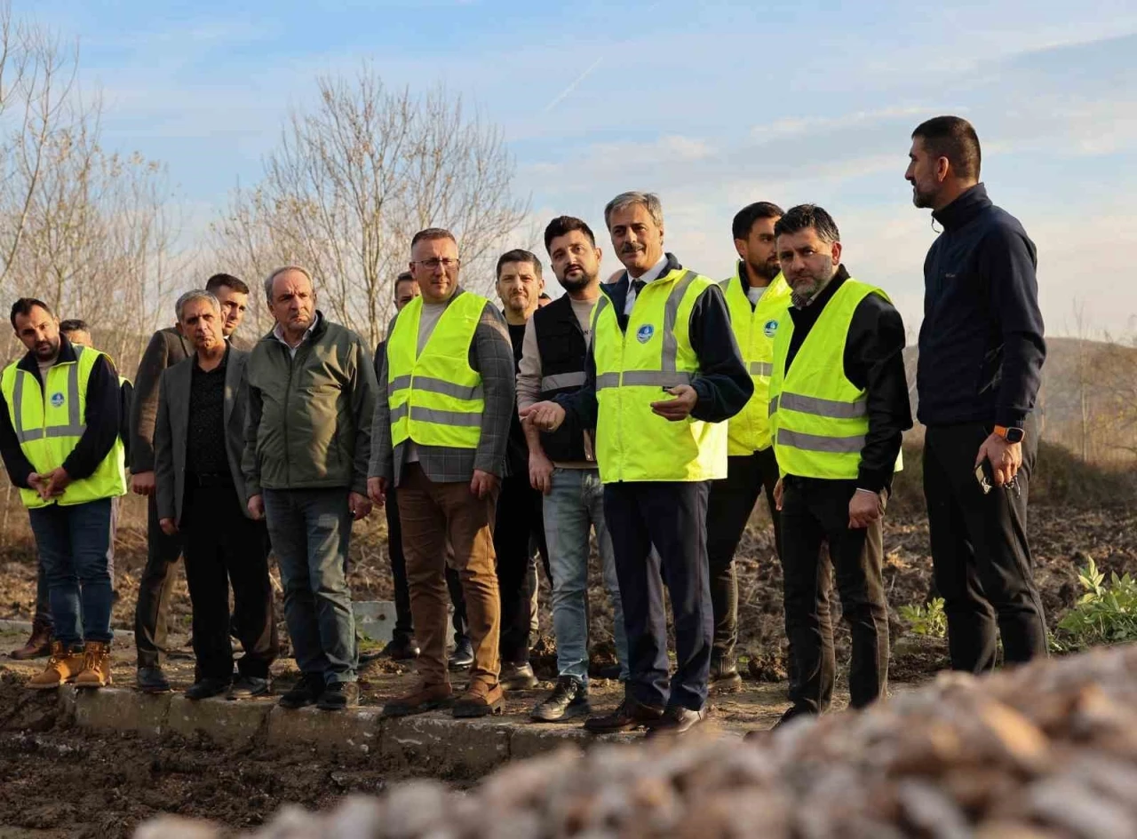 Başkan Alemdar, Söğütlü’deki altyapı çalışmalarını yerinden inceledi
