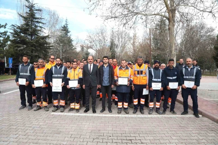 Başkan Altay Hatay’da görev yapan personele teşekkür belgesi takdim etti