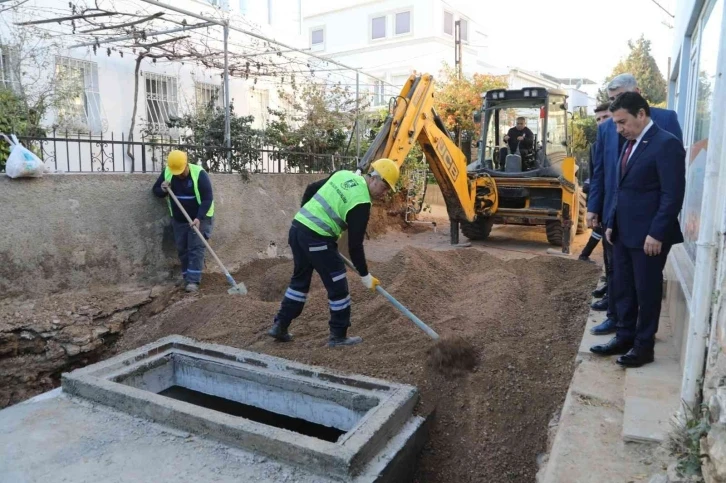 Başkan Aras, Dere Sokak’ta incelemelerde bulundu
