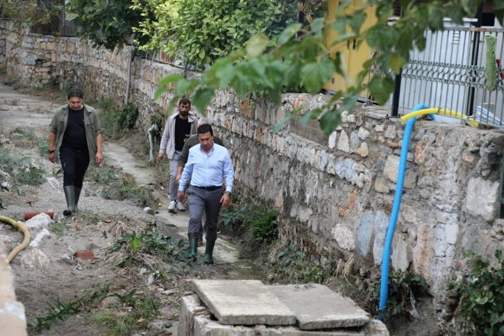 Başkan Aras, yağış boyunca sahadaydı
