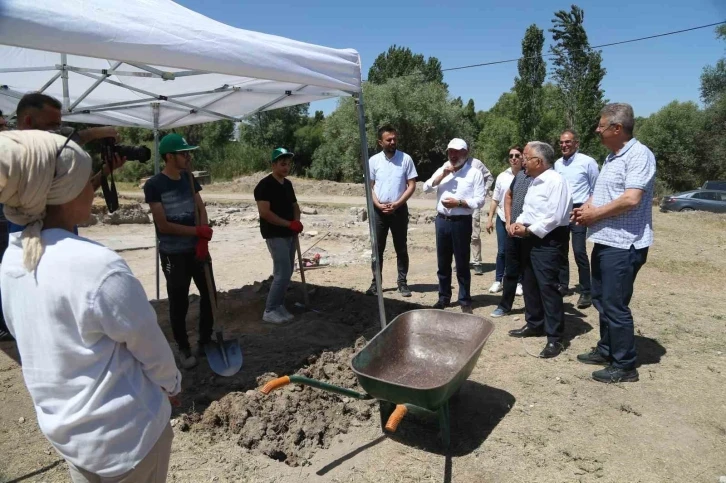 Başkan Büyükkılıç, Keykubadiye Sarayı’ndaki kazı çalışmalarını inceledi
