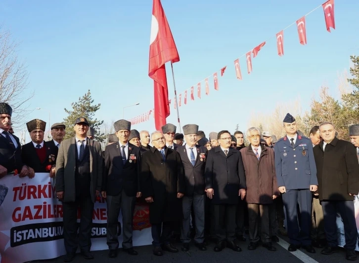 Başkan Büyükkılıç: "Hainler emellerine asla ulaşamayacaklar"
