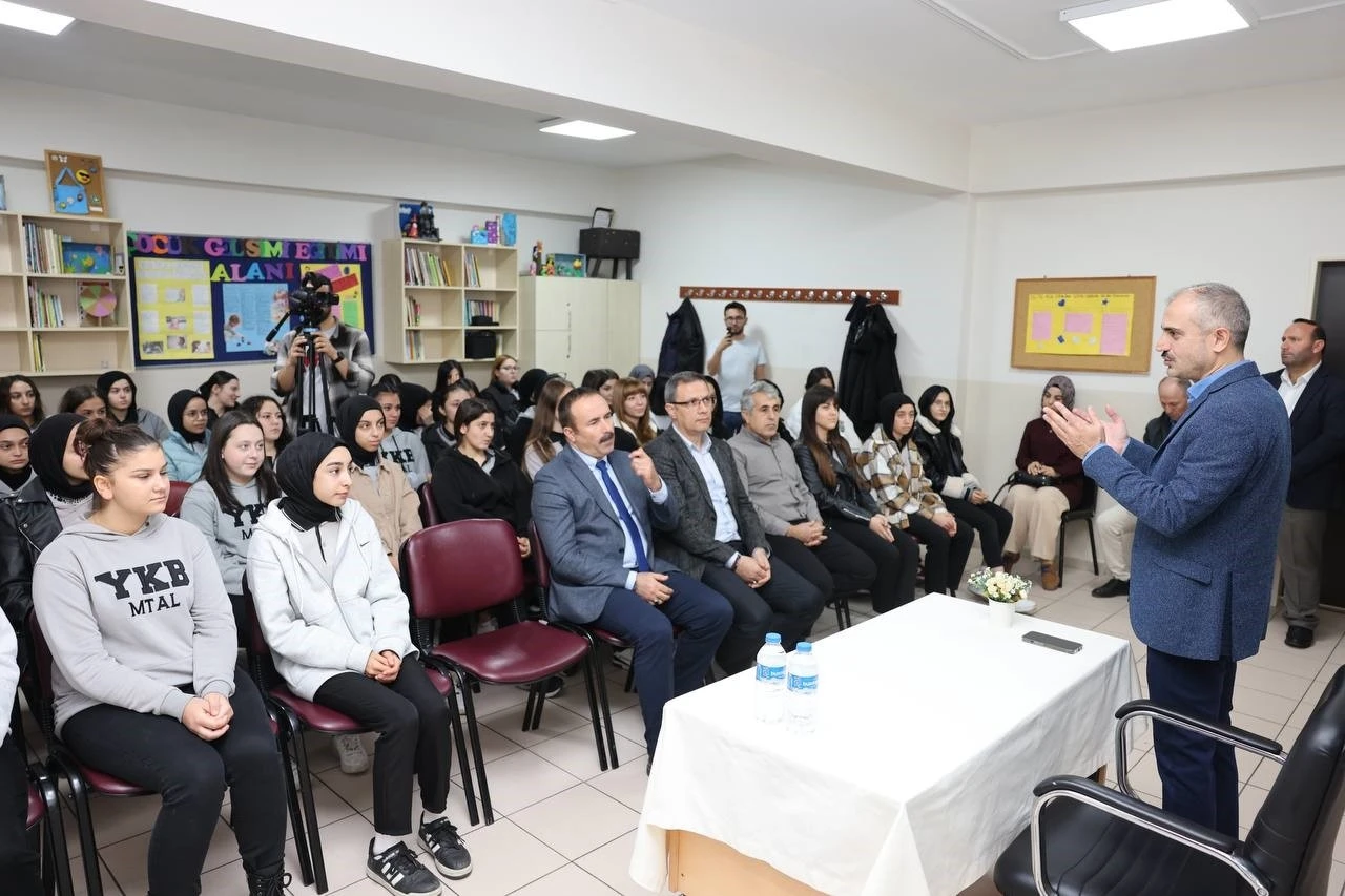 Başkan Çiftçi’den gençlere: "Hayatta karşılaştığınız herkes sizin için bir tecrübedir"
