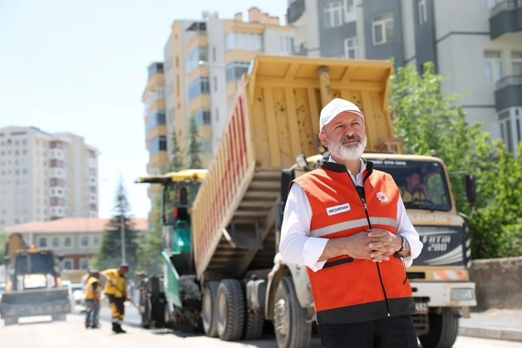 Başkan Çolakbayrakdar: "Asfaltta da tarihi bir rekor kırmanın haklı gururunu yaşıyoruz"
