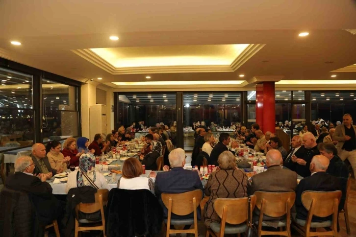 Başkan Deveciler şehit ve gazi ailelerine iftar verdi
