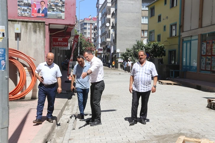 Başkan Ekim parke döşeme ve alt yapı çalışmalarını yerinde inceledi
