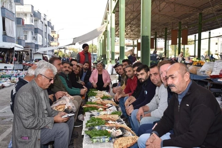 Başkan Hülya Erdem, pazarcı esnafının sofrasına konuk oldu
