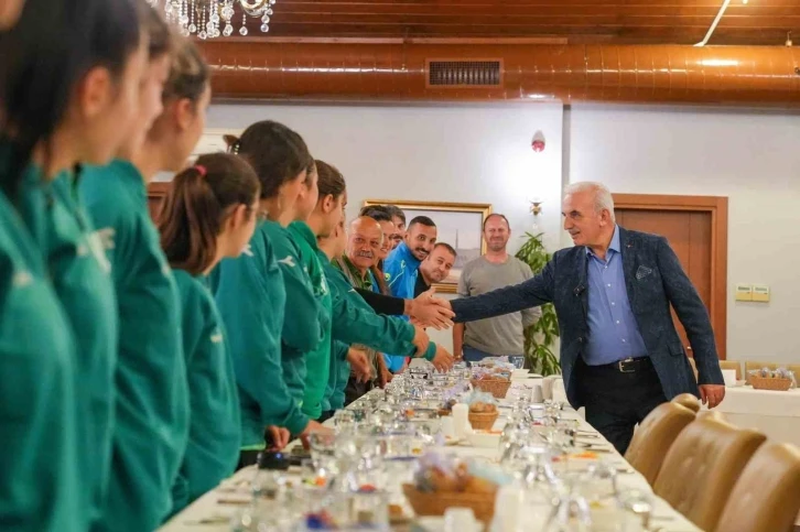 Başkan İsmet Yıldırım: "İyi ki Ümraniye’de spor var, iyi ki Ümraniye’de genç var"
