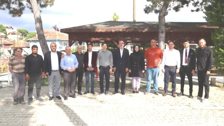 Başkan Önsay’dan Hatay Koordinasyon Deposunda görev yapan aşçılara plaket
