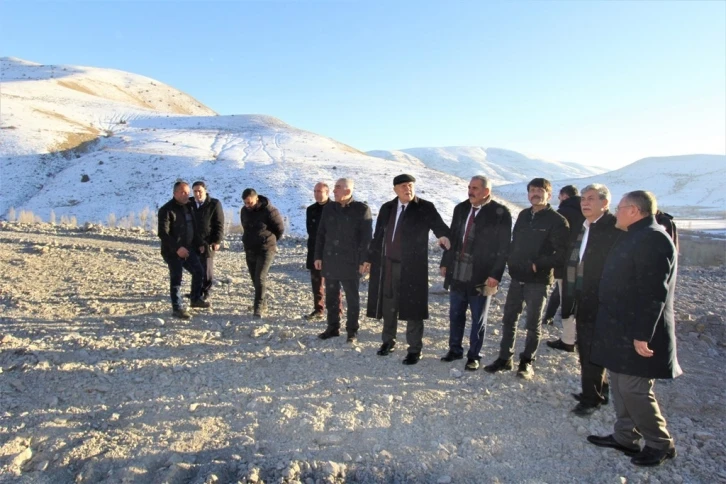 Başkan Pekmezci, "İçme Suyu Sertlik Giderme Tesisinin" inşa edileceği alanda incelemelerde bulundu