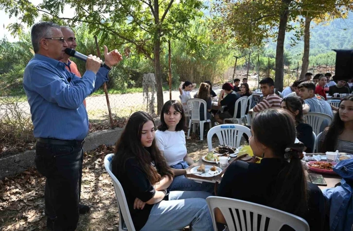 Başkan Topaloğlu, öğrencilerin hazırladığı yemeğe misafir oldu
