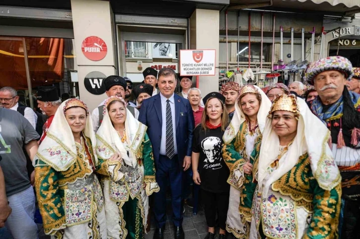 Başkan Tugay 74 yıldır yapılan Efe-Zeybek buluşmasına katıldı
