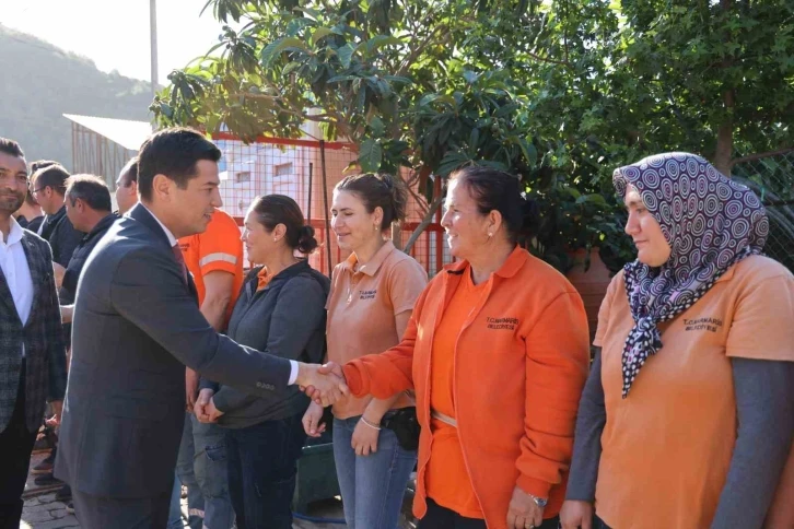 Başkan Ünlü, “Tüm emekçilerimize gösterdikleri çaba için yürekten teşekkür ediyorum”
