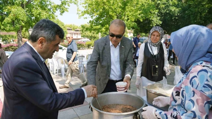 Başkan Uzundemir Müftülük hayır panayırına katıldı
