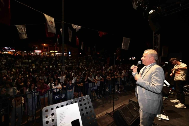 Başkan Zolan, gençlerin festival coşkusuna ortak oldu
