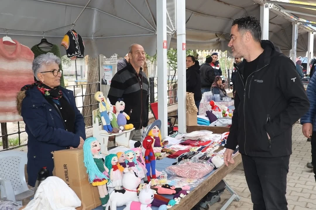 Başkanı Arıcı, Köylü ve Üretici Pazarı’nda vatandaşlarla buluştu
