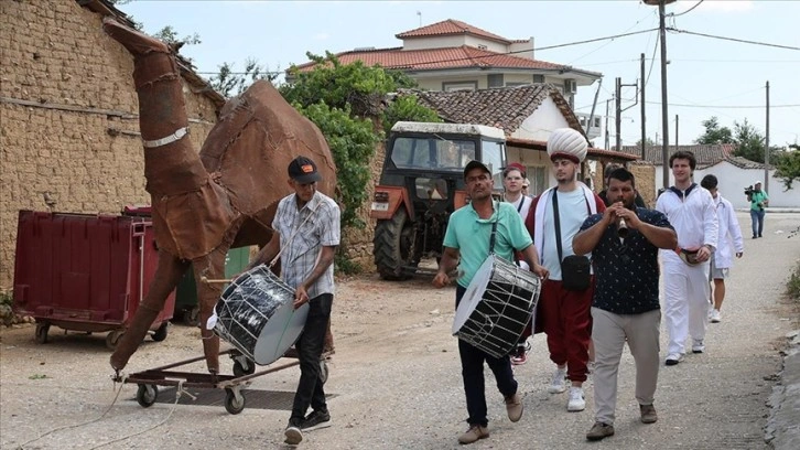 Batı Trakyalı Türkler, Deve Oyunu'nu yaşatmaya devam ediyor