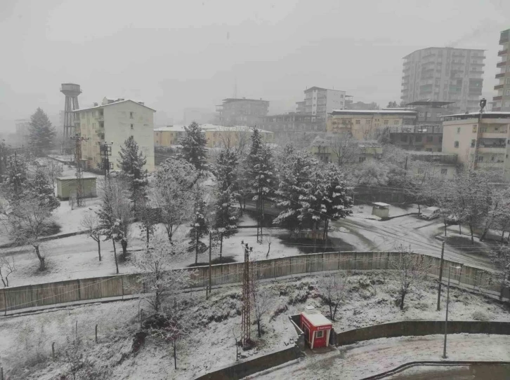 Batman’da 160 yerleşim yerinin yolu ulaşıma açıldı
