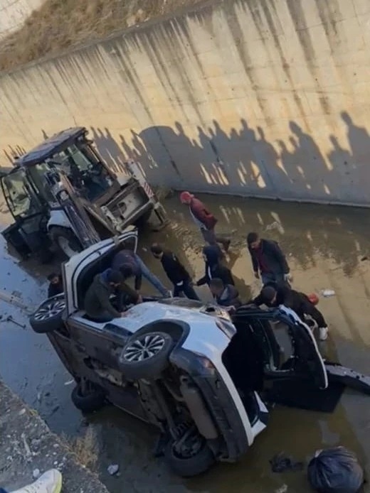 Batman’da dereye düşen hafif ticari aracın sürücüsü hayatını kaybetti
