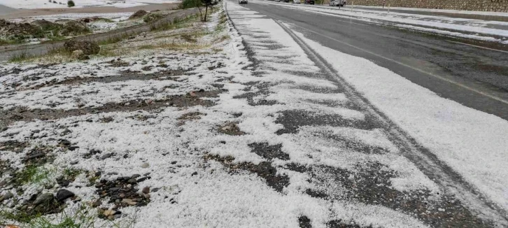 Batman’da dolu yağışı trafiği olumsuz etkiledi
