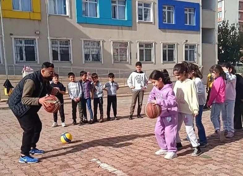 Batman’da ilkokul öğrencileri için spor etkinliği düzenlendi
